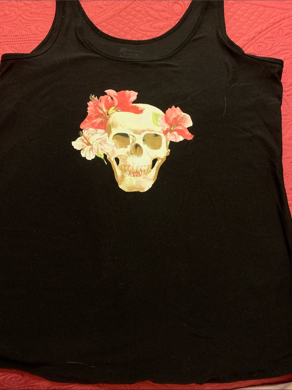 Woman’s ' Black Tank Top with Floral Skull Graphic xxl